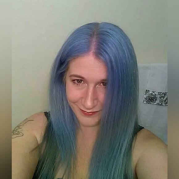 Meet your Posher, Ariel - Picture 2 of 7